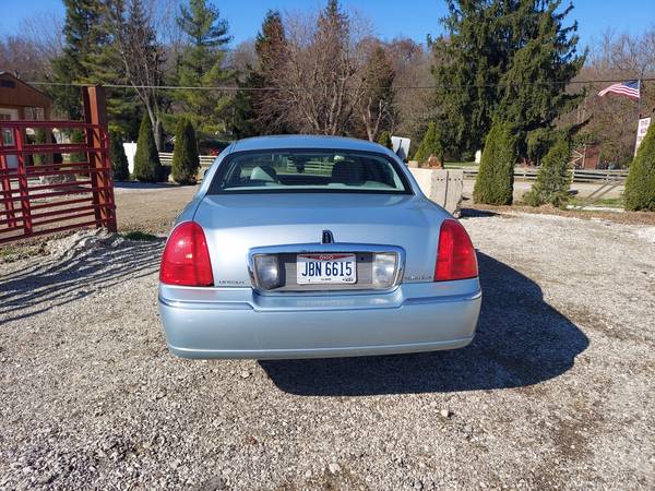 2006 Lincoln Signature Town Car - cars & trucks - by owner - vehicle... for sale in Springfield, OH – photo 4