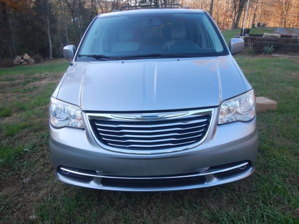 EXCELLENT 2013 CHRYSLER TOWN & COUNTRY FAMILY VAN ALL POPULAR... for sale in Ellijay, GA – photo 18