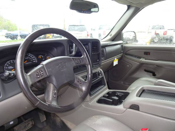 2006 Chevrolet Suburban 1500 4WD - - by dealer for sale in Spencerport, NY – photo 9