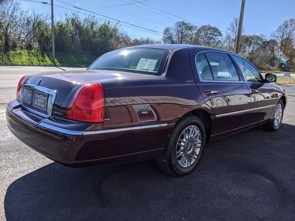 2008 LINCOLN TOWN CAR SIGNATURE L, 4.6 V8, LOW MILES - cars & trucks... for sale in Greenville, SC – photo 5