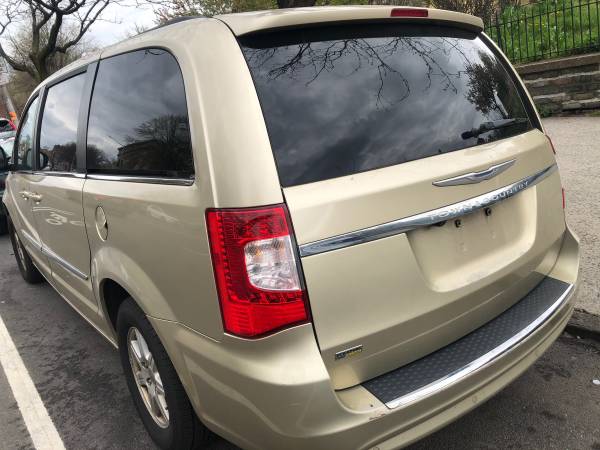 2011 Chrysler TOWN & COUNTRY for sale in Bronx, NY – photo 6