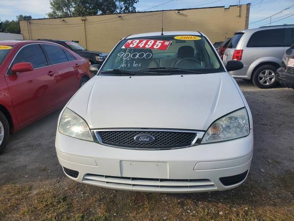2005 Ford Focus ZX4 ONLY 90K miles - cars & trucks - by dealer -... for sale in Highland, IL – photo 3