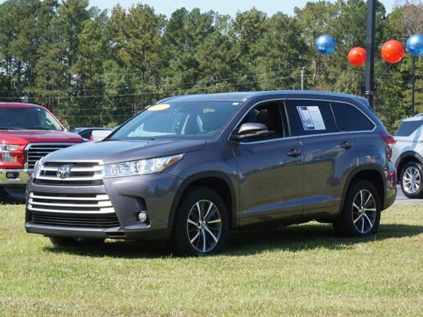 2017 Toyota Highlander XLE FWD (Natl) - cars & trucks - by dealer -... for sale in Southern Pines, NC – photo 3