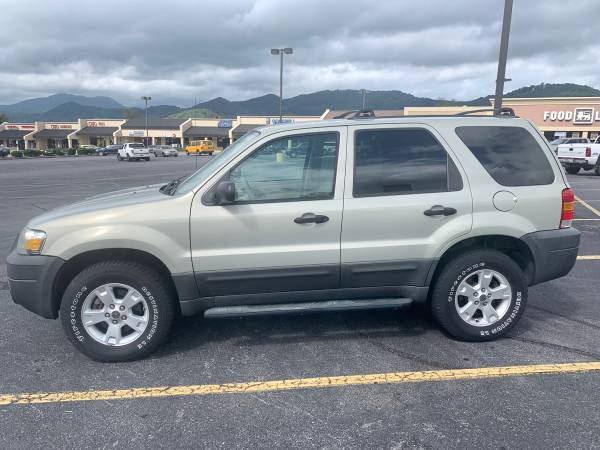 Like New 05 Ford Escape for sale in Lake Junaluska, NC – photo 6