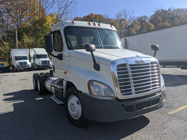 2013 Freightliner Cascadia Day Cab - cars & trucks - by dealer -... for sale in Wappingers Falls, OH – photo 3