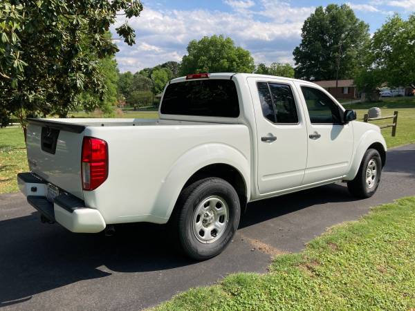 2018 Crew Cab Nissan Frontier, One Owner, 39, 000 miles - cars & for sale in Charlotte, NC – photo 3