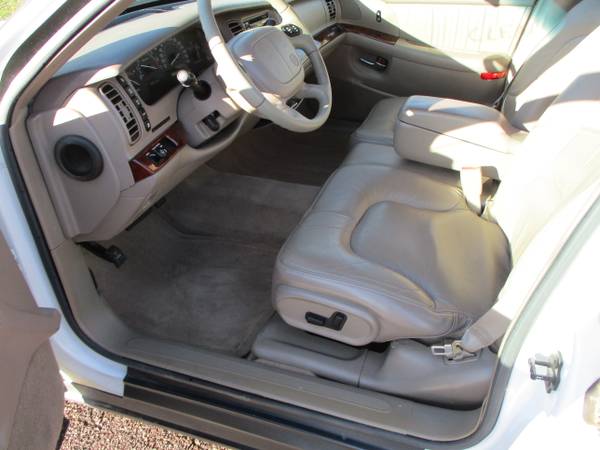 1998 BUICK PARK AVENUE! CLEAN! 1 OWNER ! LOW MILES! - cars & trucks... for sale in Pekin, IL – photo 7