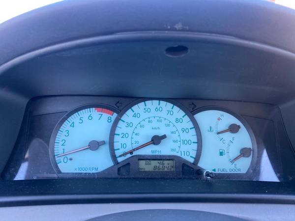 2004 Toyota Corolla LE - - by dealer - vehicle for sale in Skokie, IL – photo 11