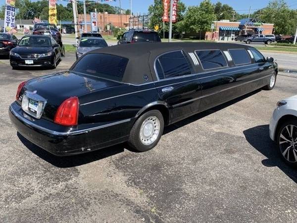 *2000* *Lincoln* *Town Car* *Executive 4dr Sedan w/ Limousine... for sale in Essex, MD – photo 6