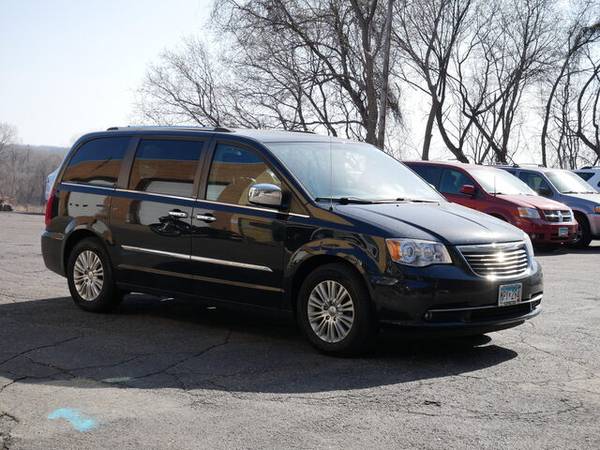 2013 CHRYSLER Town & Country Limited - - by dealer for sale in South St. Paul, MN – photo 6