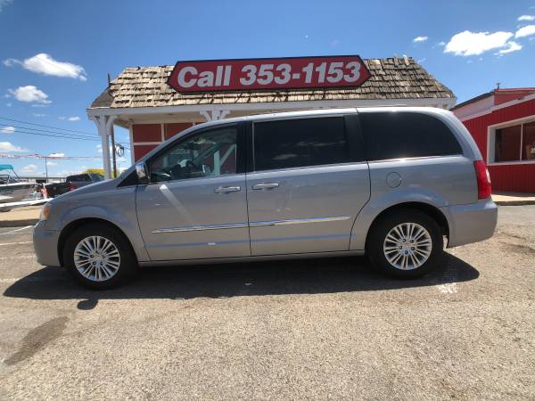 2015 CHRYSLER TOWN & COUNTRY - - by dealer - vehicle for sale in Amarillo, TX – photo 2