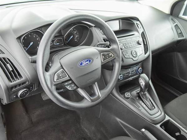 2017 Ford Focus SE Sedan 4D sedan White - FINANCE ONLINE for sale in Atlanta, CA – photo 2