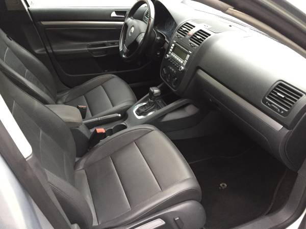2009 Volkswagen Jetta 2.5 SE (77k miles) - cars & trucks - by owner... for sale in Knoxville, TN – photo 5