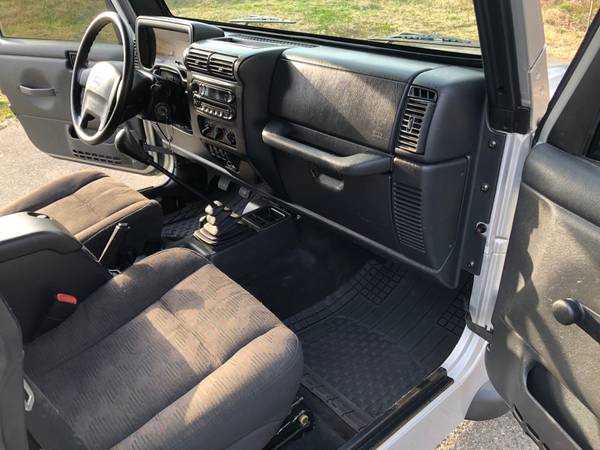 2004 Jeep Wrangler TJ 4 0 6 cylinder 5-Speed Manual for sale in Lexington, NC – photo 15