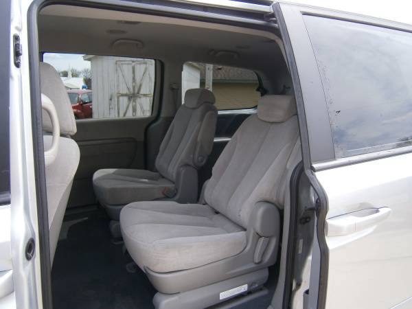 2008 Kia Sedona - - by dealer - vehicle automotive sale for sale in Westby, WI – photo 8