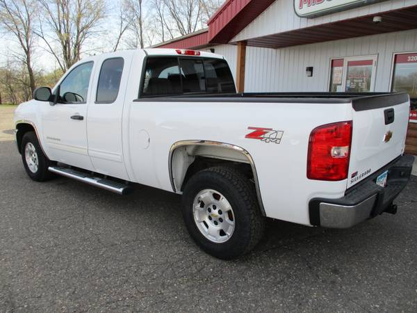 CLEAN 2012 CHEVROLET SILVERADO 1500 4X4 - - by dealer for sale in Foley, MN – photo 4