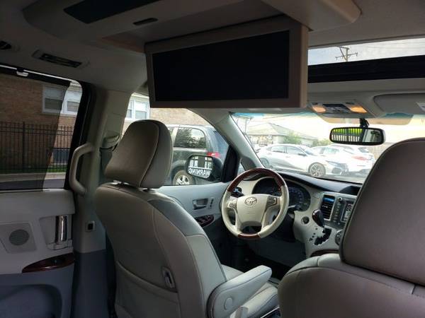 2011 TOYOTA SIENNA LIMITED for sale in Chicago, IL – photo 9