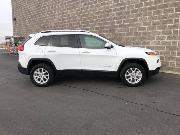 2018 Jeep Cherokee Latitude Plus hatchback Bright White Clearcoat -... for sale in Jerome, ID – photo 2