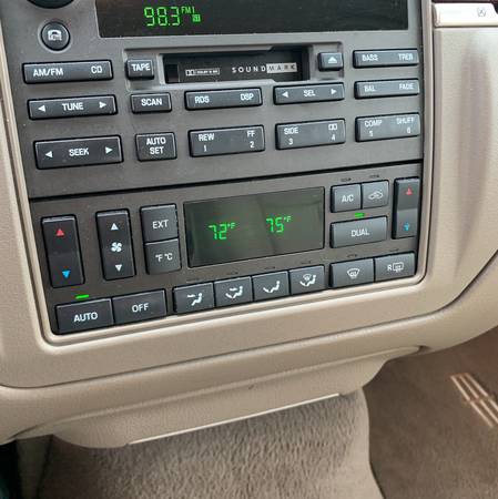 2004 Lincoln Town Car ULTIMATE, low miles, Loaded! - cars & trucks -... for sale in Radcliff, KY – photo 18