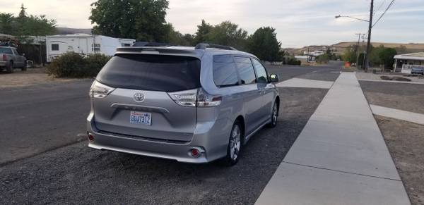 2011 Toyota Sienna Se - cars & trucks - by owner - vehicle... for sale in Pasco, WA – photo 2