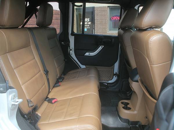 2012 JEEP WRANGLER UNLIMITED SAHARA 4X4 * LEATHER * NAV * NEW TOP!! for sale in West Berlin, NJ – photo 13