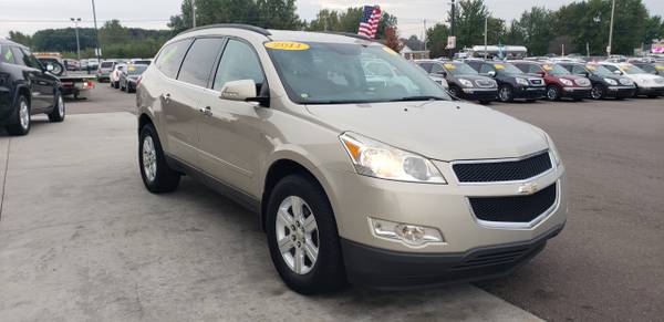 V6 POWER!! 2011 Chevrolet Traverse FWD 4dr LT w/1LT for sale in Chesaning, MI – photo 2