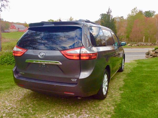 2017 Toyota Sienna XLE Premium for sale in Hingham, MA – photo 3