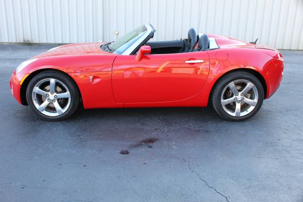 2006 Pontiac Solstice Convertible, Leather, only 94K miles! - cars &... for sale in Lansing, MO – photo 2
