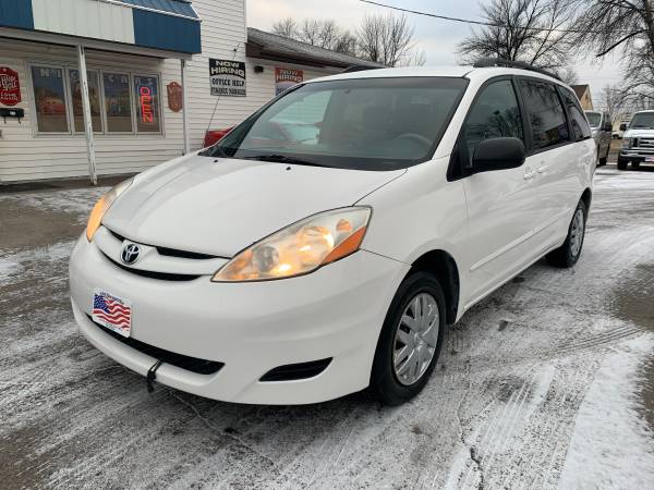 ★★★ 2008 Toyota Sienna LE / Clean and Reliable!! ★★★ - cars & trucks... for sale in Grand Forks, ND – photo 2