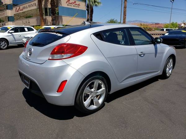 * * * 2015 Hyundai Veloster Coupe 3D * * * - cars & trucks - by... for sale in Saint George, UT – photo 4