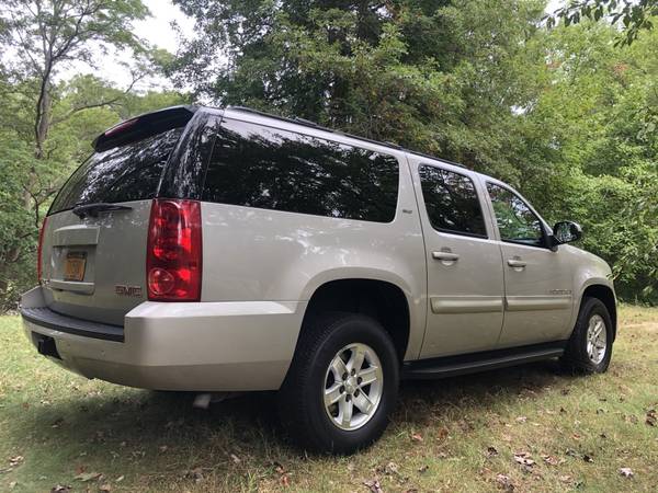 2008 GMC YUKON XL LOADED LEATHER MOONROOF! 140K EXCEL IN/OUT! E-85 GAS for sale in Copiague, NY – photo 6