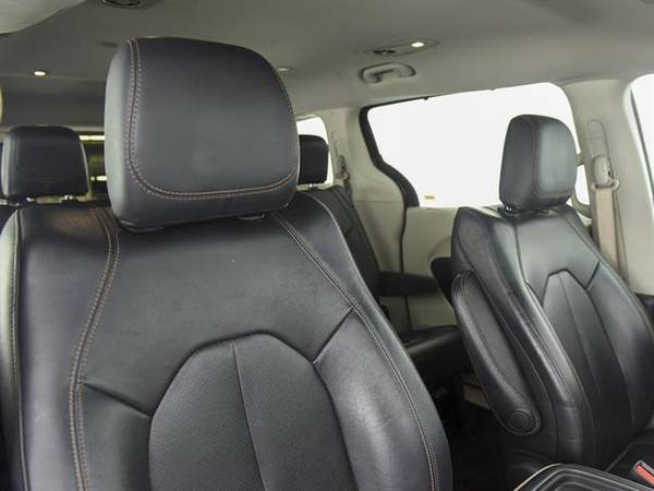 2018 Chrysler Pacifica Touring L Minivan 4D mini-van Dk. Red - FINANCE for sale in Phoenix, AZ – photo 5