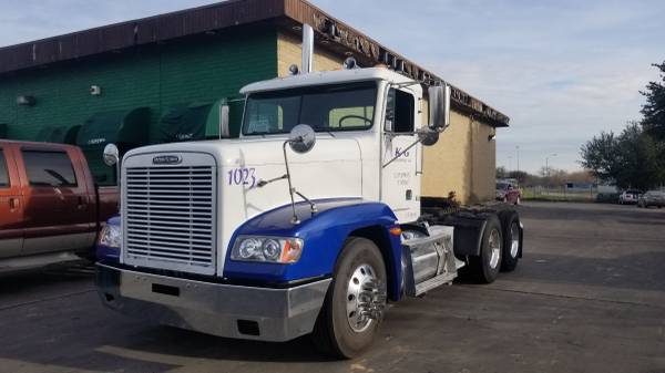 Freightliner fld 120 - cars & trucks - by owner - vehicle automotive... for sale in Mansfield, TX – photo 2