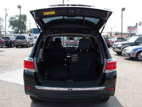 2012 Toyota Highlander 4WD 4dr. THIRD ROW SEATING . Guaranteed Credit for sale in South Bend, IN – photo 10