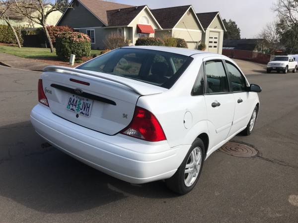 2000 Ford Focus 4dr Sedan SECALL/TEXT - - by dealer for sale in Dundee, OR – photo 4
