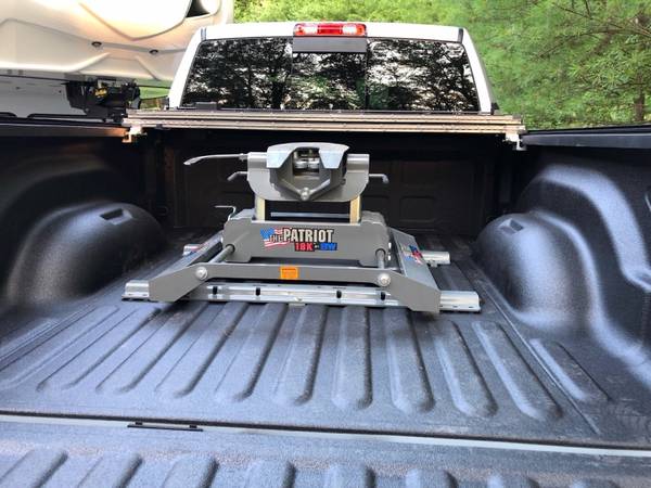 B & W 5th Wheel Hitch For Sale for sale in Athol, MA – photo 2