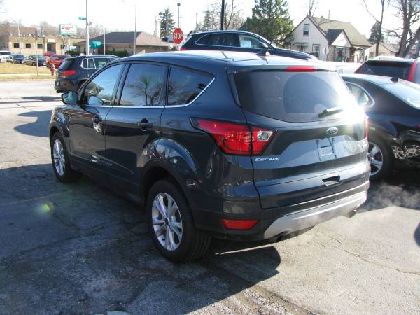2019 Ford Escape Se - cars & trucks - by dealer - vehicle automotive... for sale in milwaukee, WI – photo 3