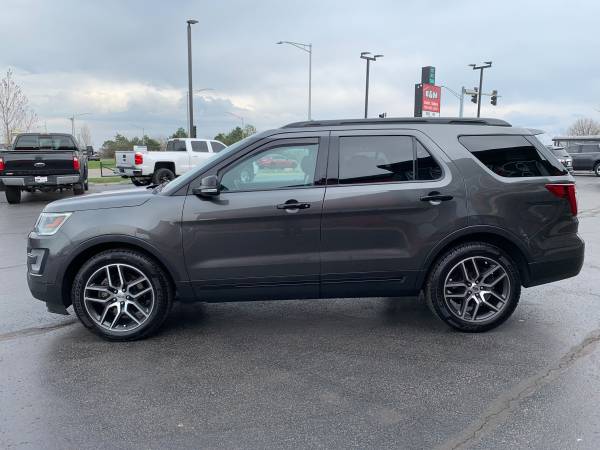 2017 Ford Explorer Sport 4WD - Loaded - Like new! for sale in Oak Forest, IL – photo 4