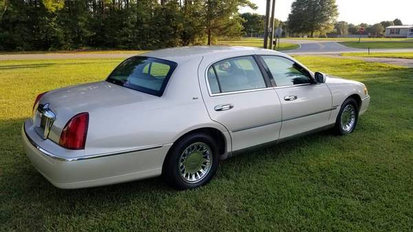 2001 Lincoln Town Car, 92k miles, loaded for sale in Newton, NC – photo 8