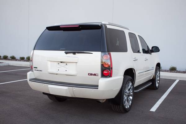 2011 GMC Yukon Denali SOUTHERN NO RUST LOW MILES CLEAN CARFAX AWD for sale in tampa bay, FL – photo 12