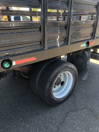 2007 Chevy C5500 flatbed truck with Stakes 20ft flatbed with lift for sale in Medford, OR – photo 13