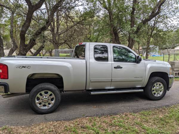 Like New 2012 Chevrolet Silverado 2500HD 4WD - Only 20k miles - cars for sale in San Antonio, TX – photo 3