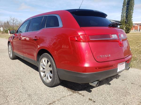 2010 Lincoln MKT Wagon - - by dealer - vehicle for sale in New London, WI – photo 3