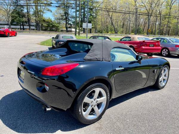Look What Just Came In! A 2006 Pontiac Solstice with only for sale in South Windsor, CT – photo 13