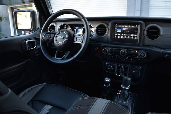 2021 Jeep Gladiator Sport S 4x4 4dr Crew Cab 5.0 ft. SB Pickup Truck... for sale in Miami, MN – photo 17