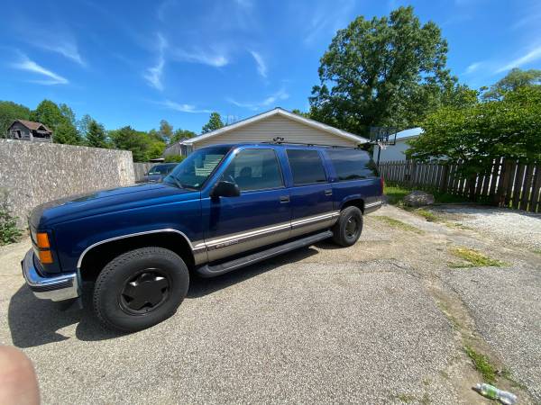 1999 GMC Suburban 1500 - cars & trucks - by owner - vehicle... for sale in Chardon, OH – photo 2