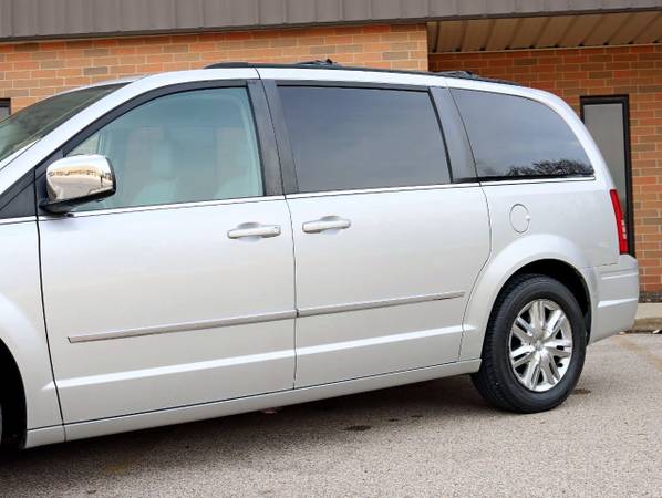 2010 CHRYSLER TOWN & COUNTRY TOURING PLUS 90k-MILES REAR-CAM DVD for sale in Elgin, IL – photo 3