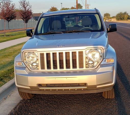 2011 JEEP LIBERTY SPORT - 85K MILES -CLEAN - cars & trucks - by... for sale in Nampa, ID – photo 6