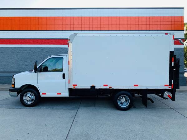 2008 CHEVROLET EXPRESS G3500 CUTAWAY 12FT.BOX TRUCK WITH LIFT**SALE** for sale in Portland, WA – photo 3