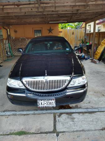 Lincoln Towncar.09limited signature - cars & trucks - by owner -... for sale in Corpus Christi, TX – photo 2